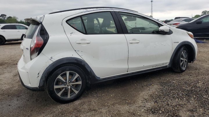 Toyota PRIUS C  2018