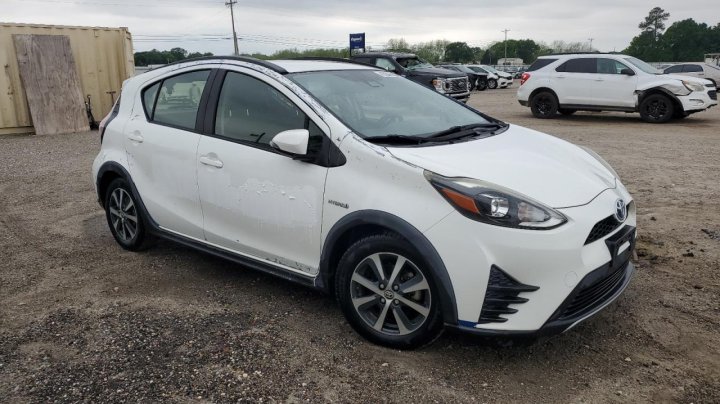 Toyota PRIUS C  2018