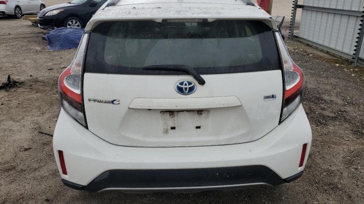 Toyota PRIUS C  2018