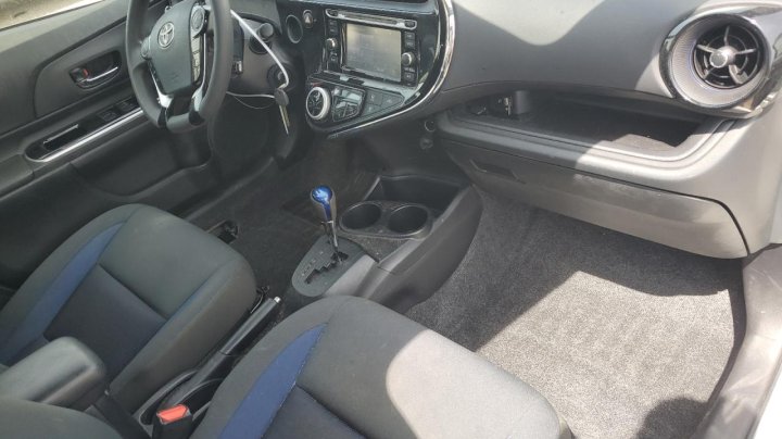 Toyota PRIUS C  2018