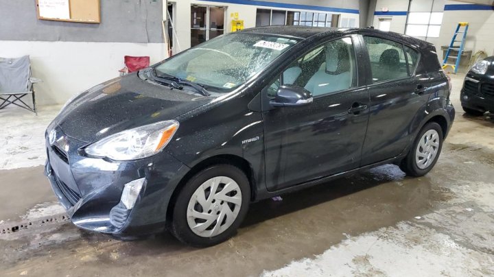 Toyota PRIUS C  2016