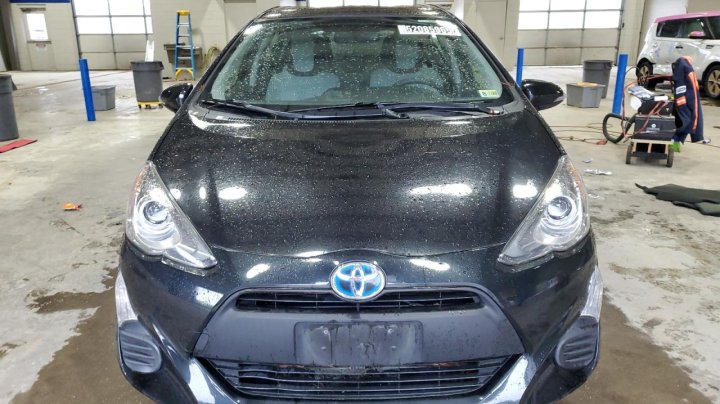 Toyota PRIUS C  2016