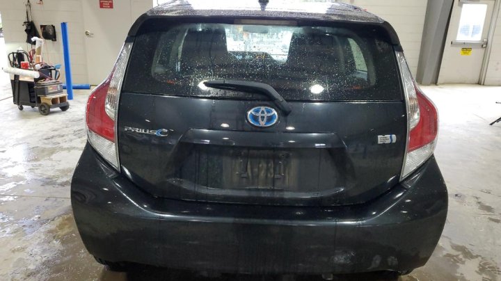 Toyota PRIUS C  2016