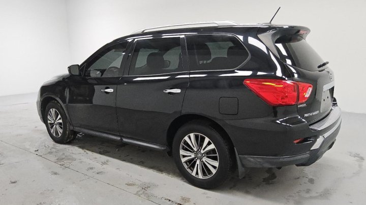 Nissan Pathfinder S 2017
