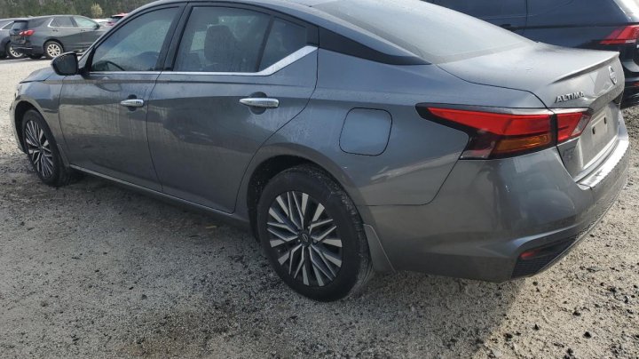 Nissan Altima SV 2023
