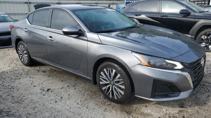 Nissan Altima SV 2023