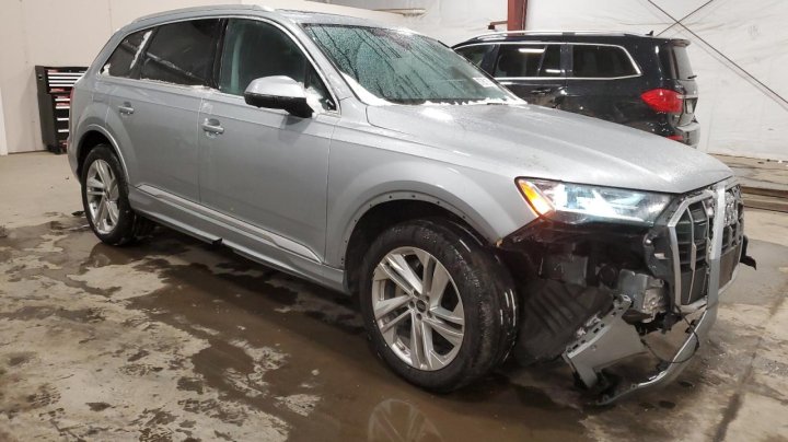 Audi Q7  2023