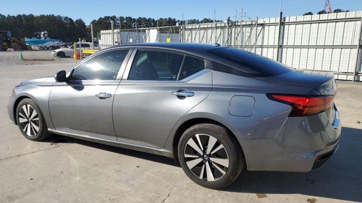 Nissan Altima  2022