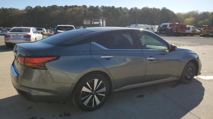 Nissan Altima  2022