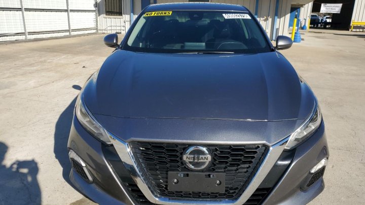 Nissan Altima  2022