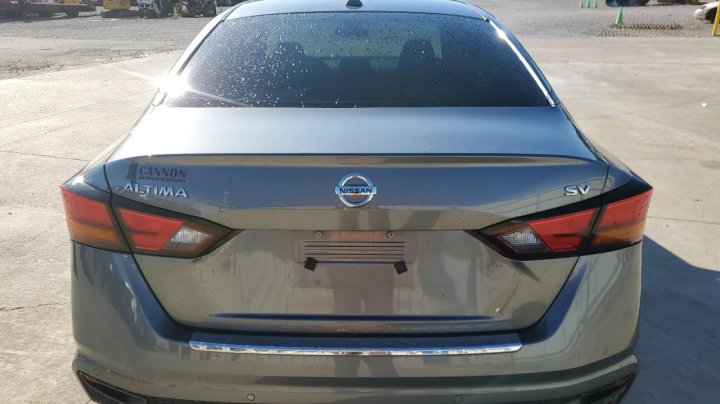 Nissan Altima  2022