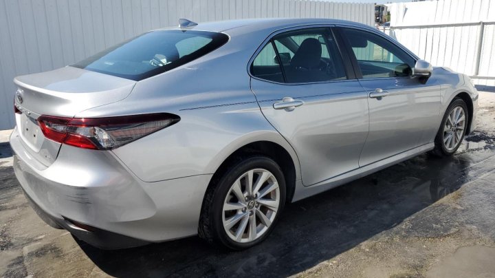 Toyota Camry  2024