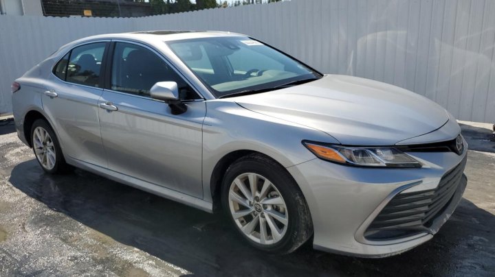 Toyota Camry  2024