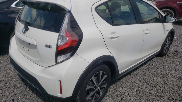 Toyota PRIUS C  2018
