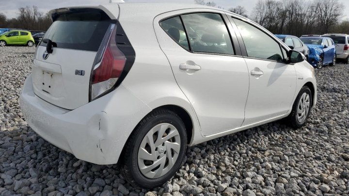 Toyota PRIUS C  2016