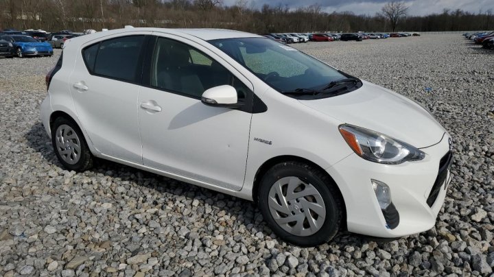 Toyota PRIUS C  2016