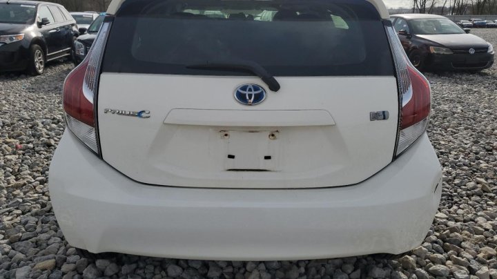 Toyota PRIUS C  2016