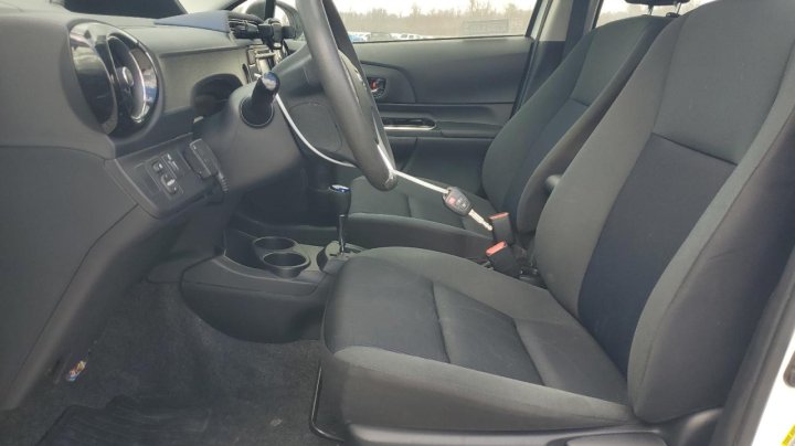 Toyota PRIUS C  2016