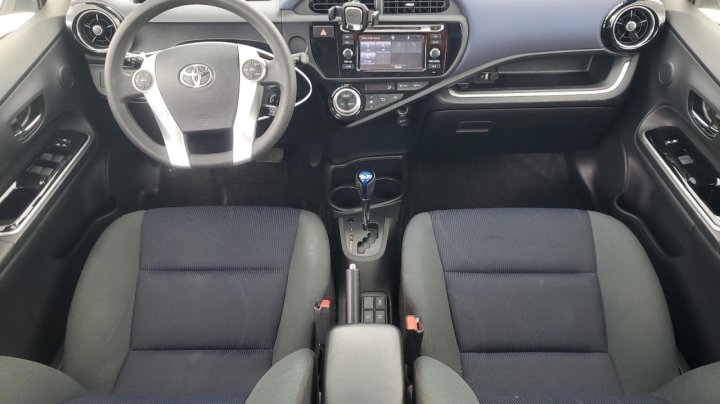 Toyota PRIUS C  2016