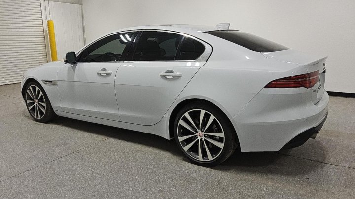 Jaguar XE  2020
