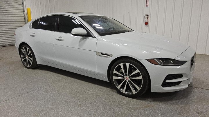 Jaguar XE  2020