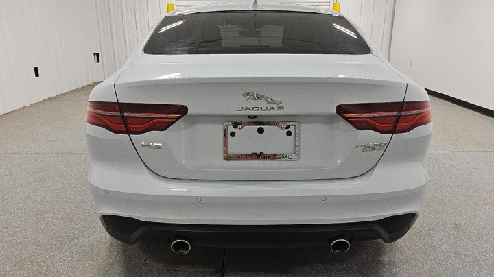 Jaguar XE  2020
