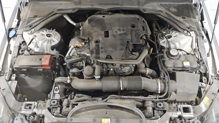 Jaguar XE  2020