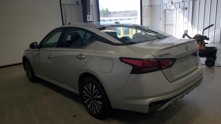 Nissan Altima  2023