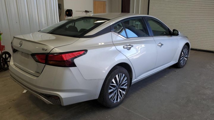 Nissan Altima  2023