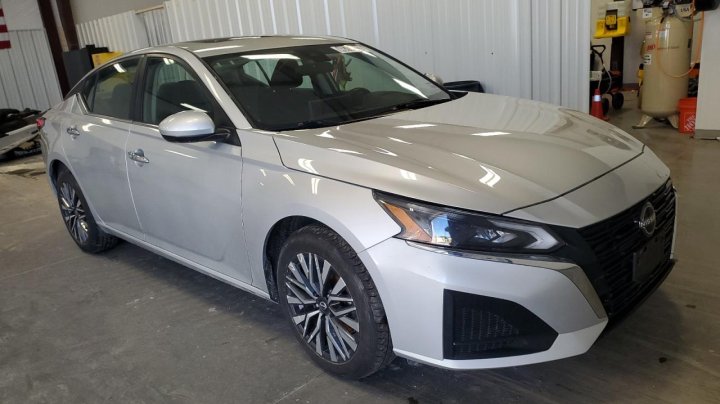 Nissan Altima  2023