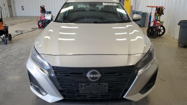 Nissan Altima  2023