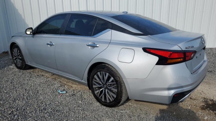 Nissan Altima  2023