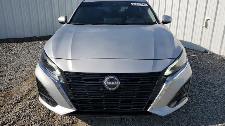 Nissan Altima  2023