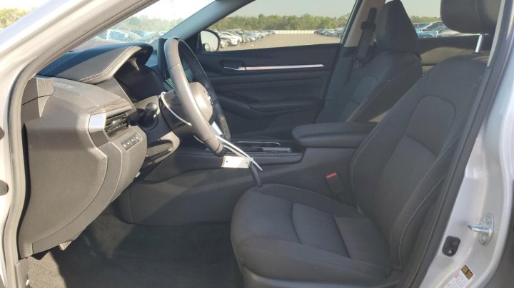 Nissan Altima  2023