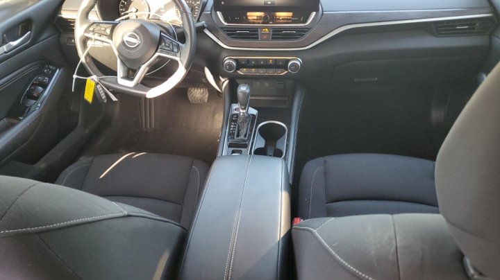 Nissan Altima  2023