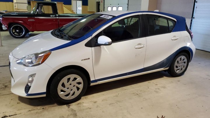 Toyota PRIUS C  2016