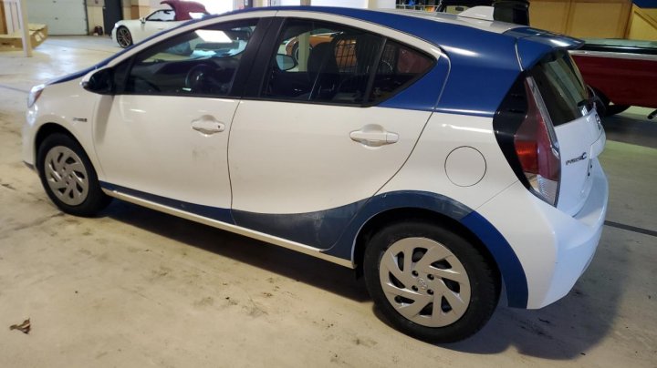 Toyota PRIUS C  2016
