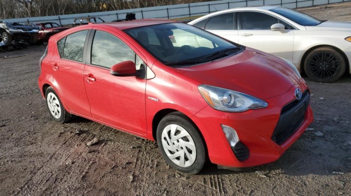 Toyota PRIUS C  2016