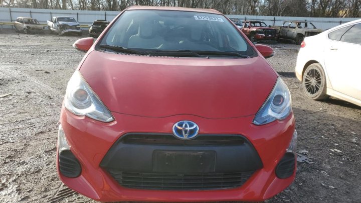 Toyota PRIUS C  2016
