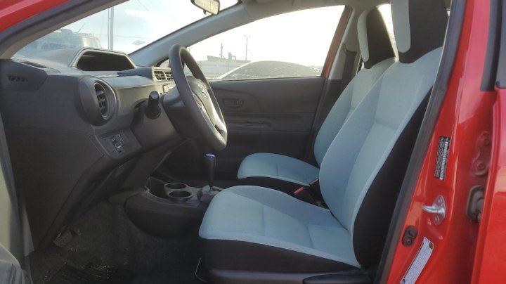 Toyota PRIUS C  2016