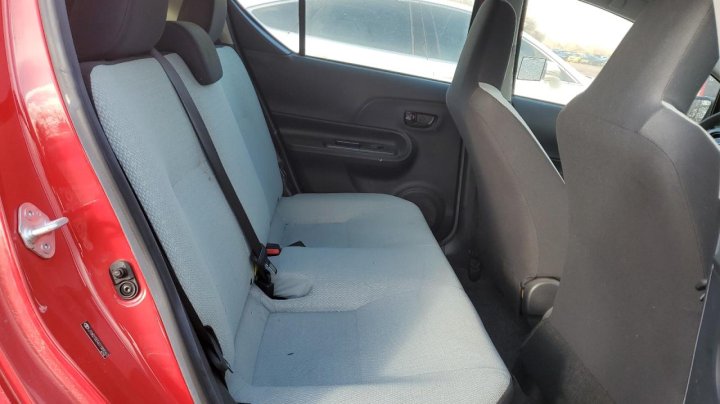 Toyota PRIUS C  2016