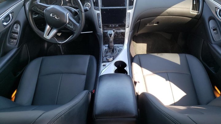 INFINITI Q50 PURE 2020