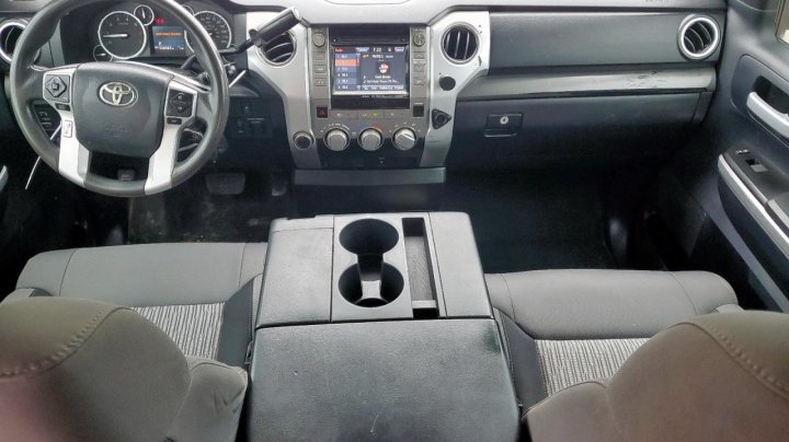 Toyota TUNDRA DOUBLE CAB SR 2016