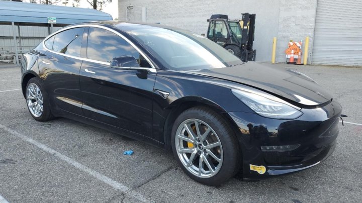 Tesla Model 3  2018