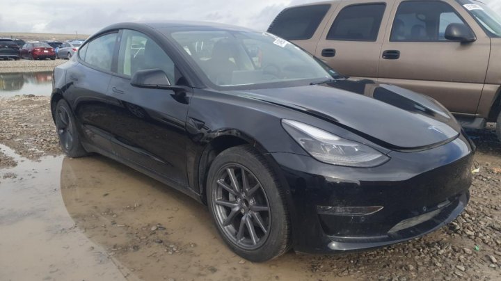 Tesla Model 3  2021