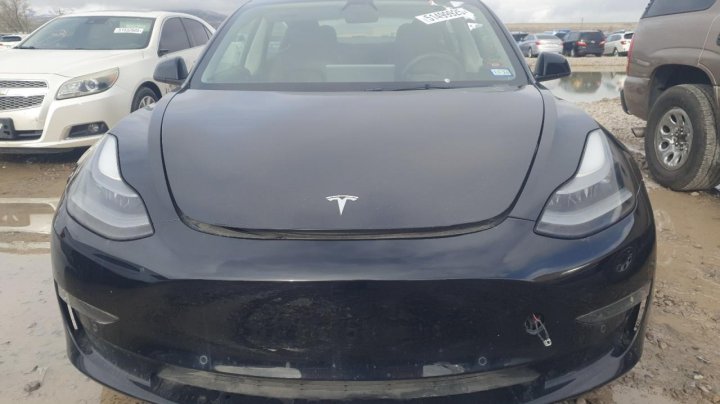 Tesla Model 3  2021