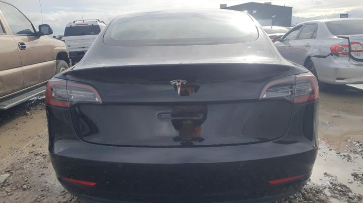 Tesla Model 3  2021