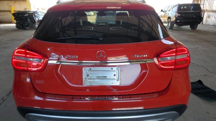 Mercedes-Benz GLA-Class 250 4MATIC 2015