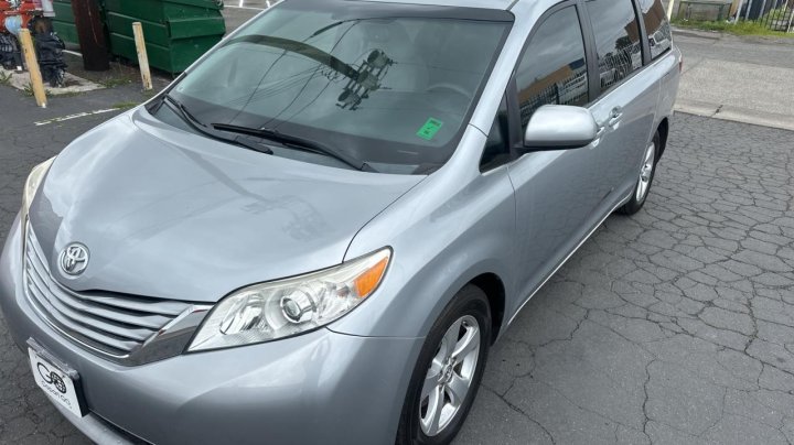 Toyota SIENNA LE 2015
