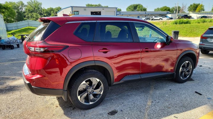 Nissan ROGUE  2024